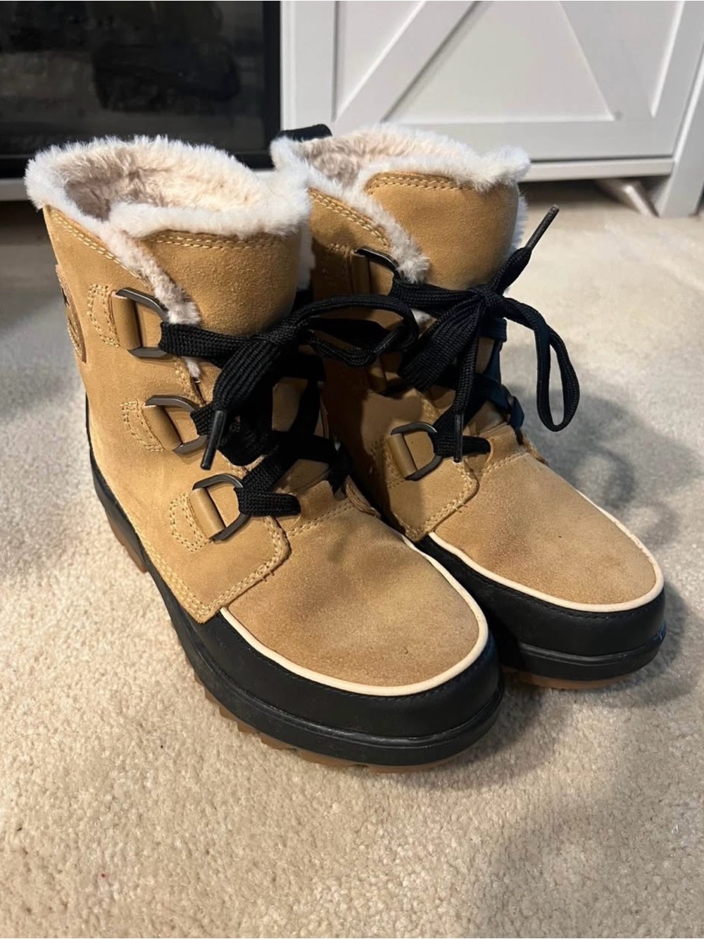 Sorel Women's Tan Lace-Up Faux-Fur Winter Boots